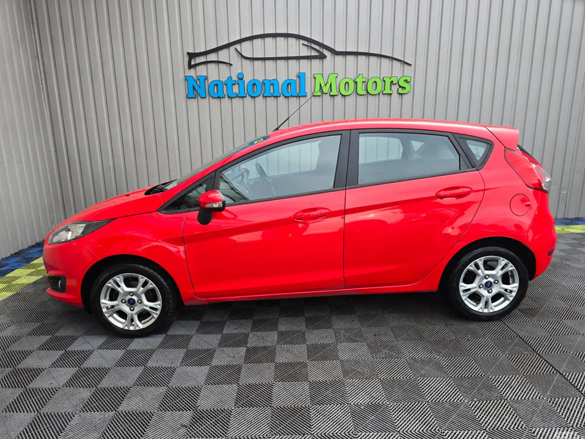 Ford Fiesta Hatchback, Petrol, 2017, Red
