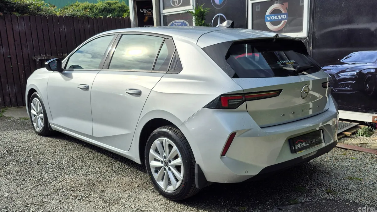 Opel Astra Hatchback, Diesel, 2023, Grey