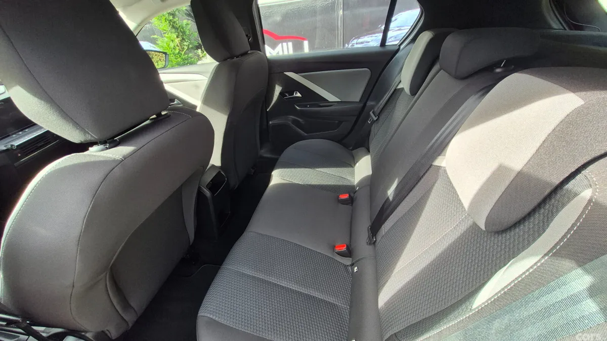 Opel Astra Hatchback, Diesel, 2023, Grey