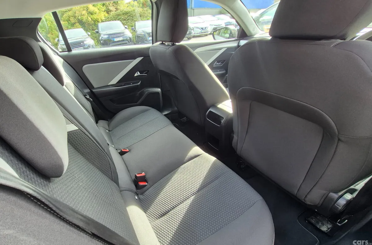 Opel Astra Hatchback, Diesel, 2023, Grey