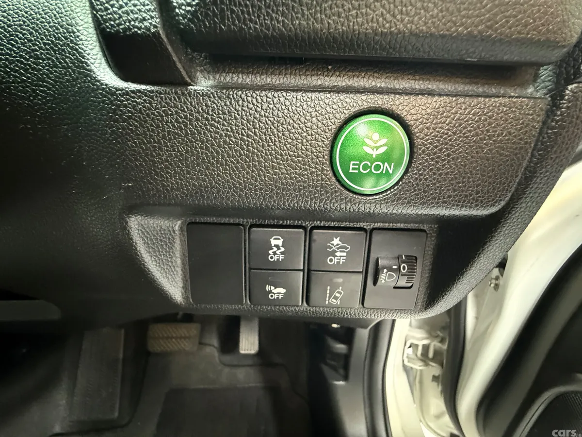 Honda Fit Hatchback, Petrol Hybrid, 2019, White