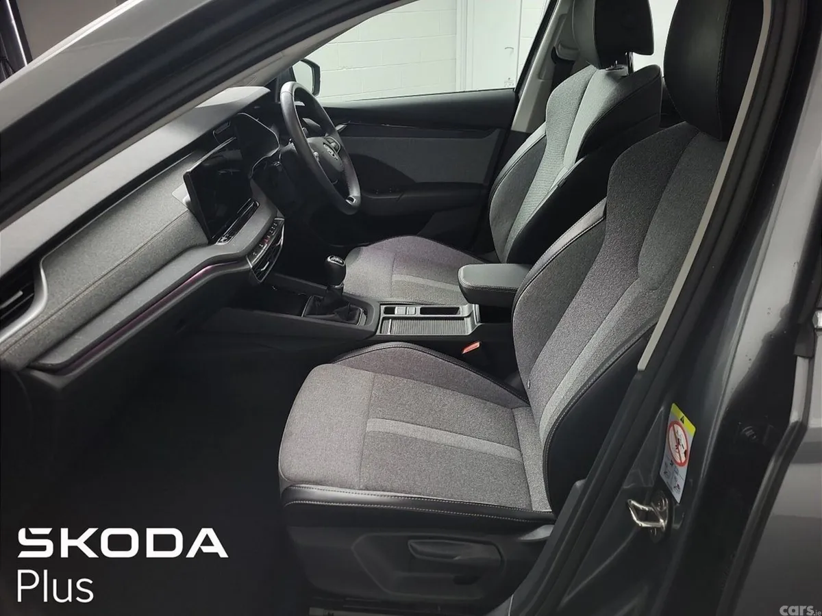 Skoda Octavia Saloon, Petrol, 2024, Grey