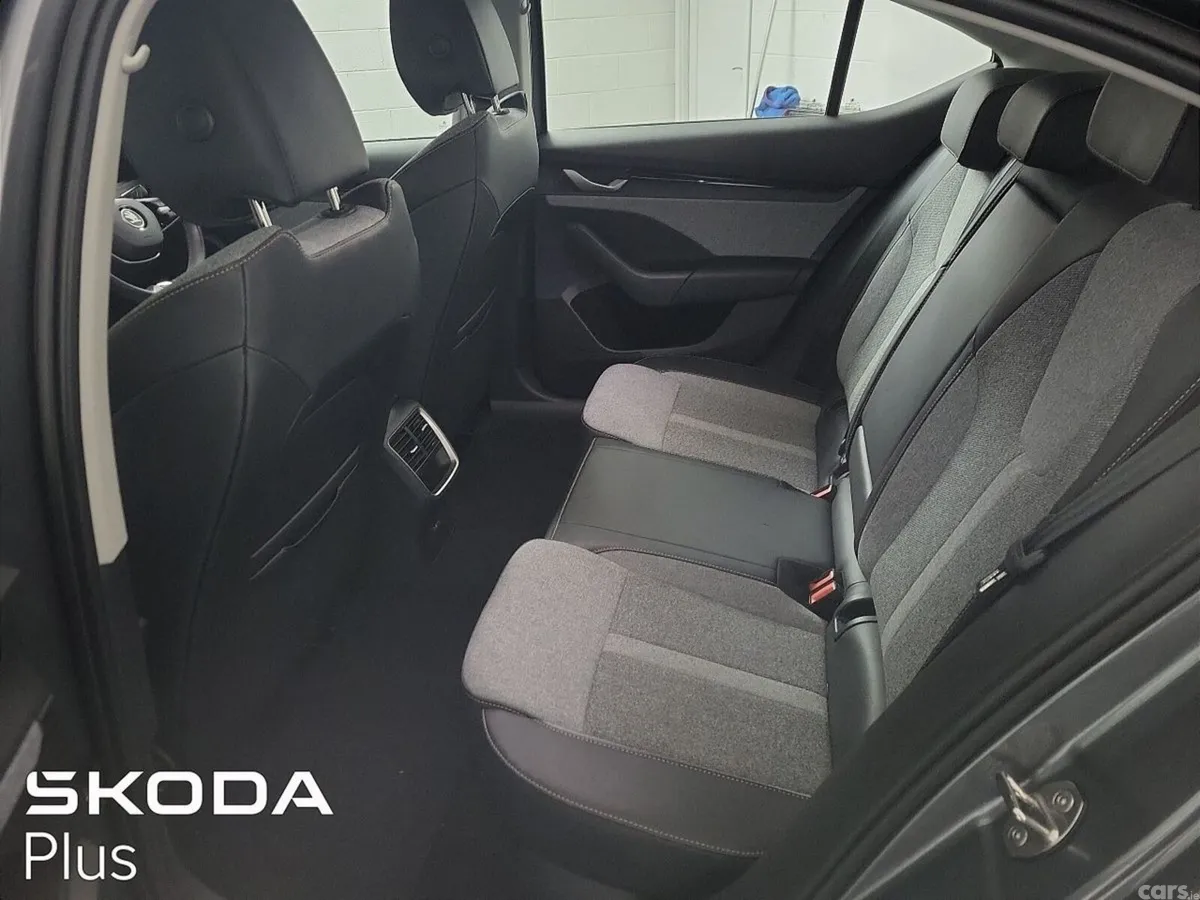 Skoda Octavia Saloon, Petrol, 2024, Grey