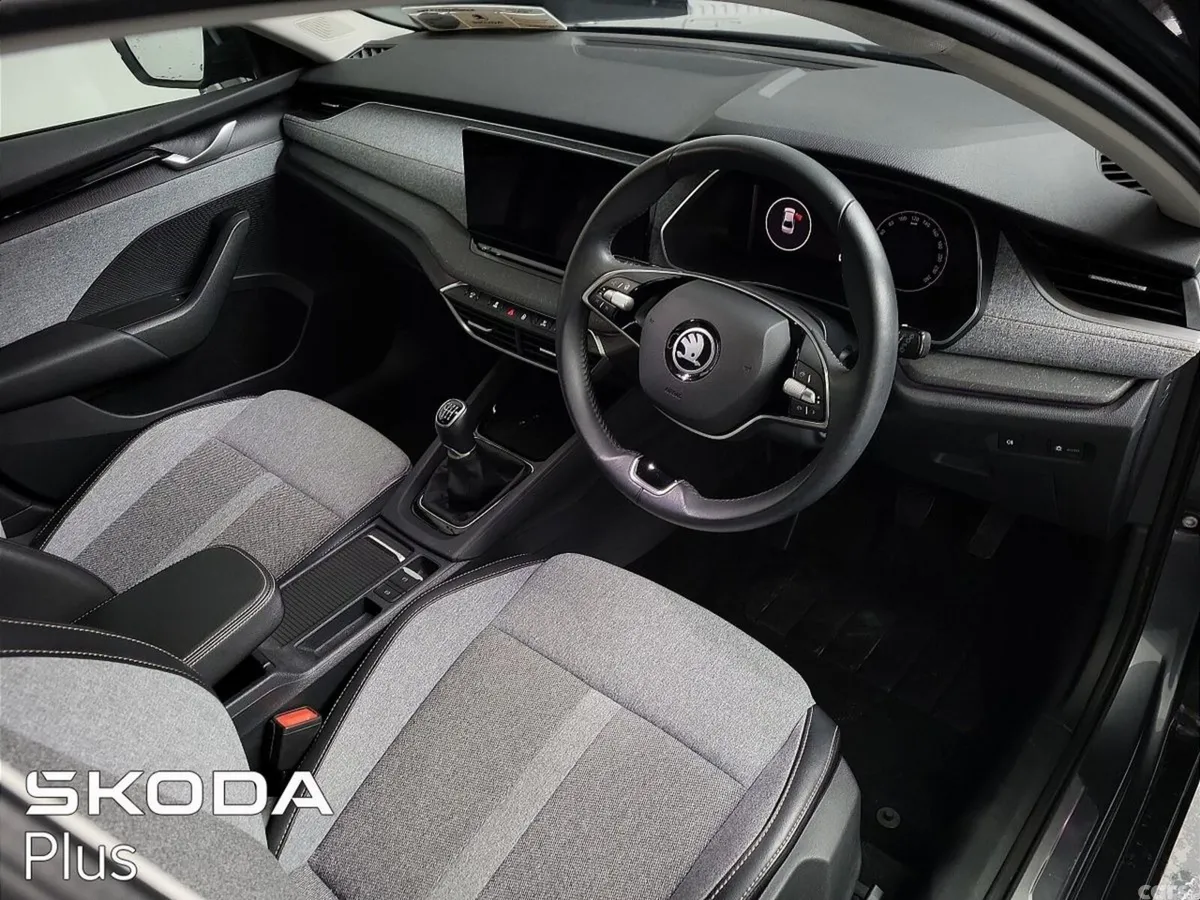 Skoda Octavia Saloon, Petrol, 2024, Grey