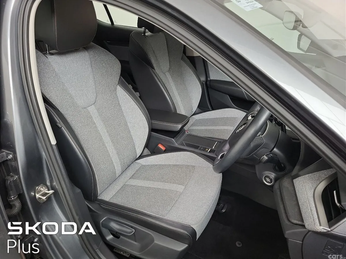 Skoda Octavia Saloon, Petrol, 2024, Grey