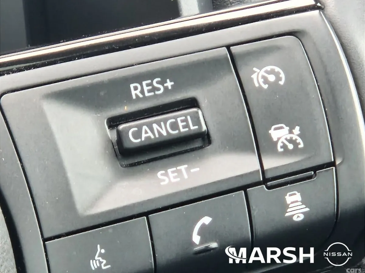 Nissan Qashqai SUV, Petrol Hybrid, 2023, White