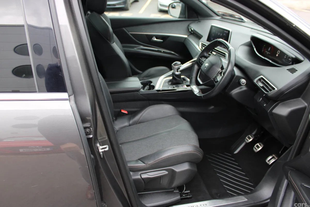 Peugeot 3008 MPV, Petrol, 2018, Grey