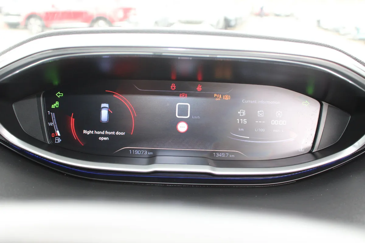 Peugeot 3008 MPV, Petrol, 2018, Grey