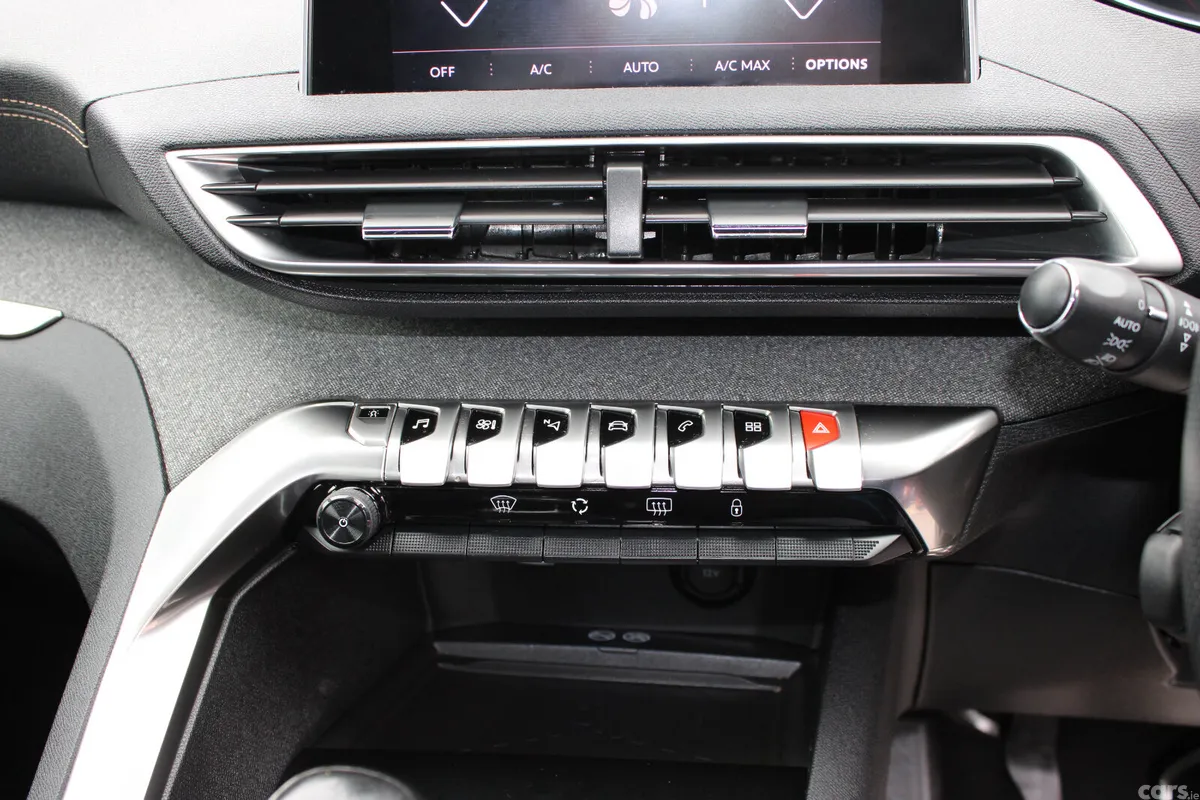 Peugeot 3008 MPV, Petrol, 2018, Grey
