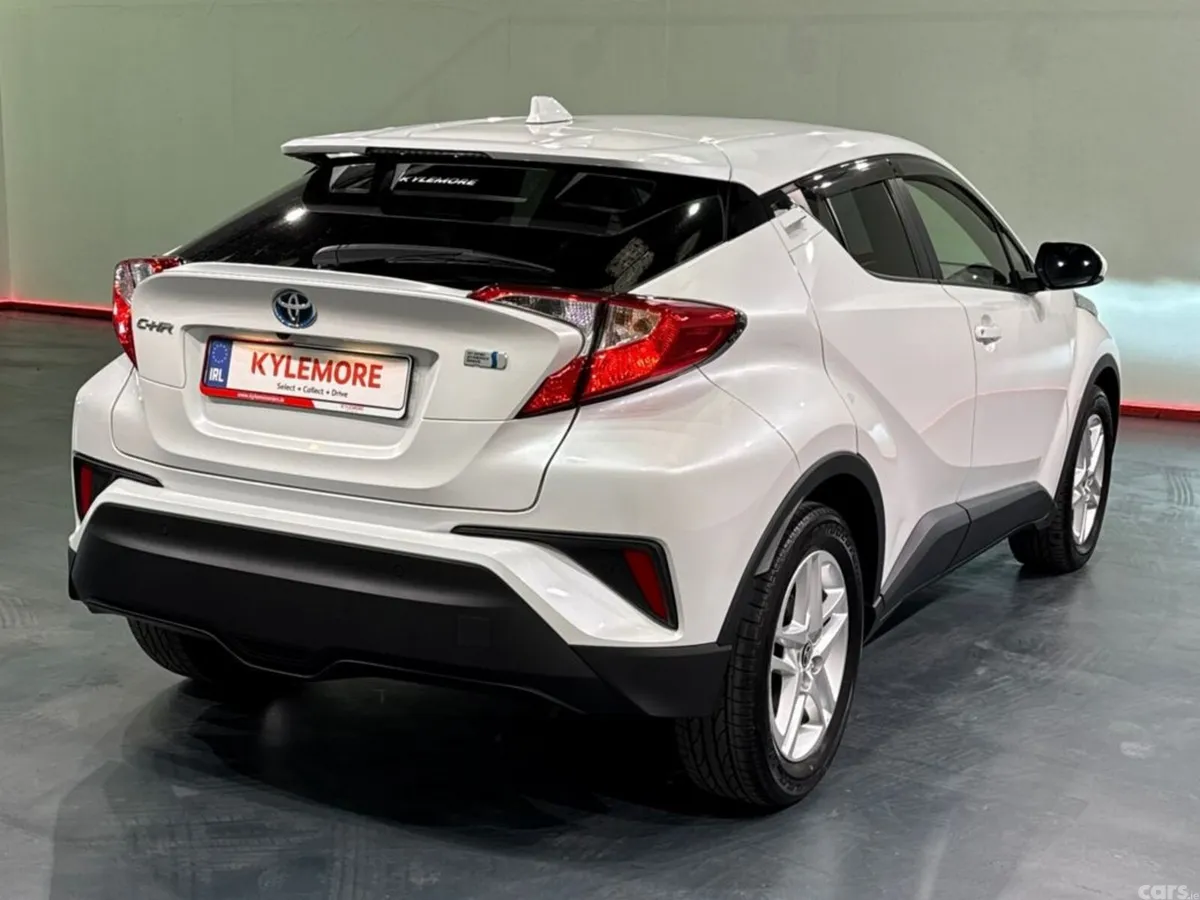 Toyota C-HR SUV, Petrol Hybrid, 2023, White