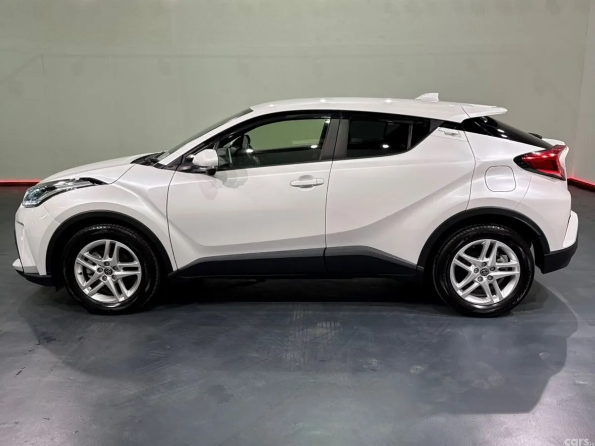 Toyota C-HR SUV, Petrol Hybrid, 2023, White
