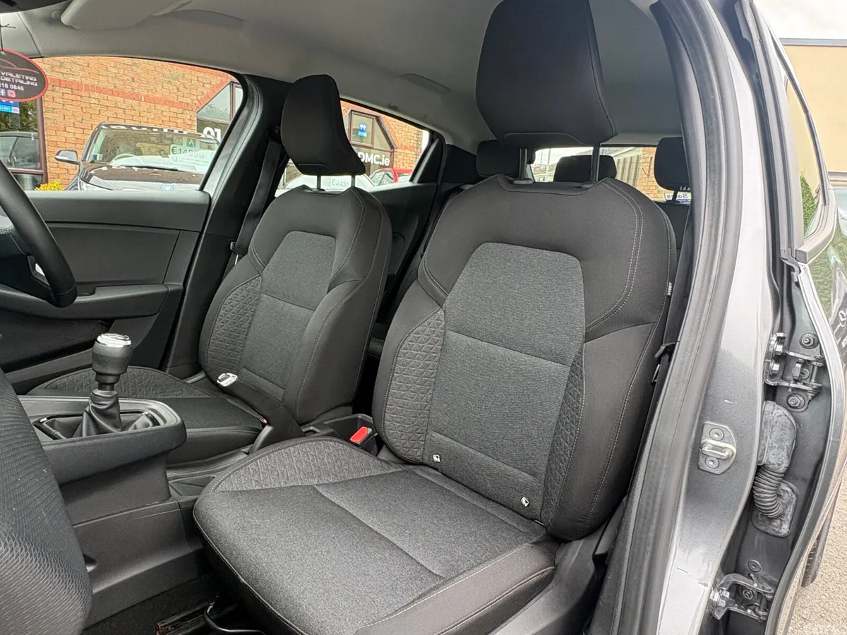 Renault Clio Hatchback, Petrol, 2023, Grey
