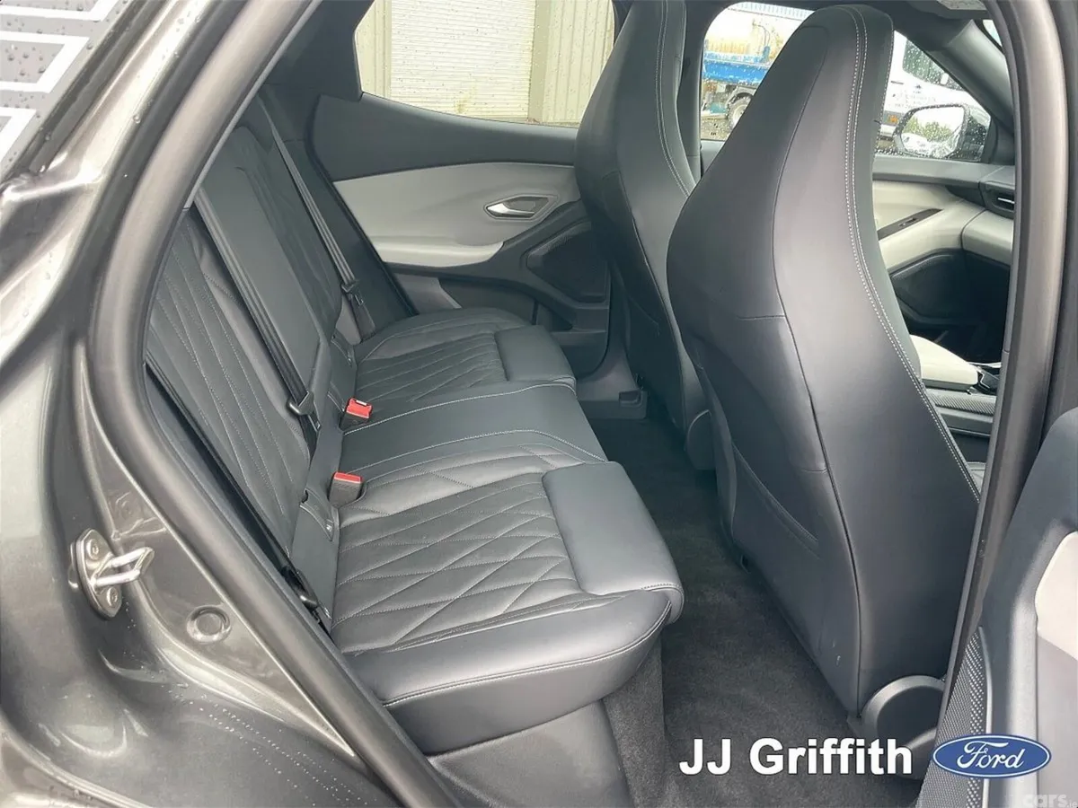 Ford Explorer MPV, Electric, 2026, Grey