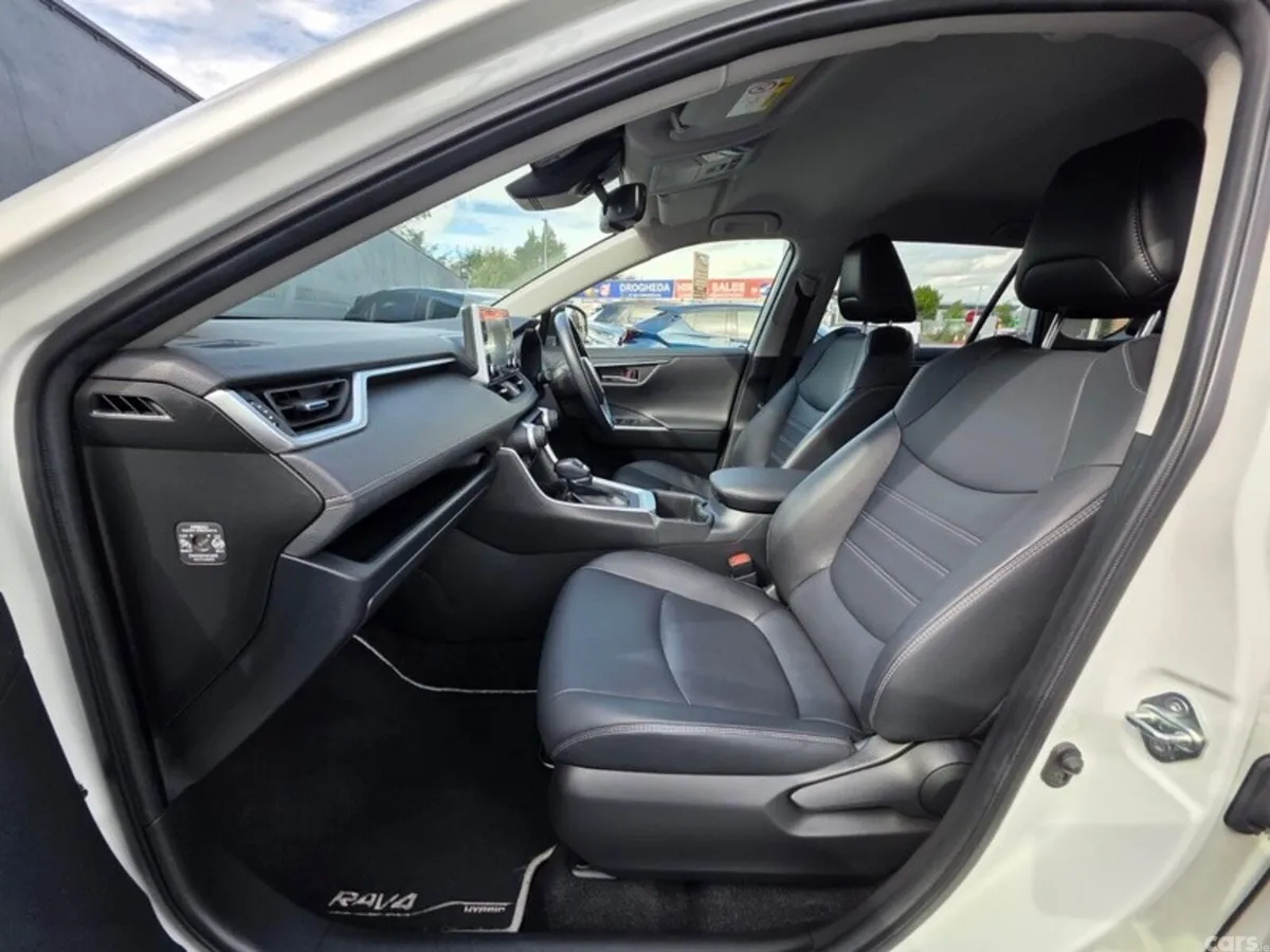 Toyota RAV4 SUV, Petrol Hybrid, 2022, White