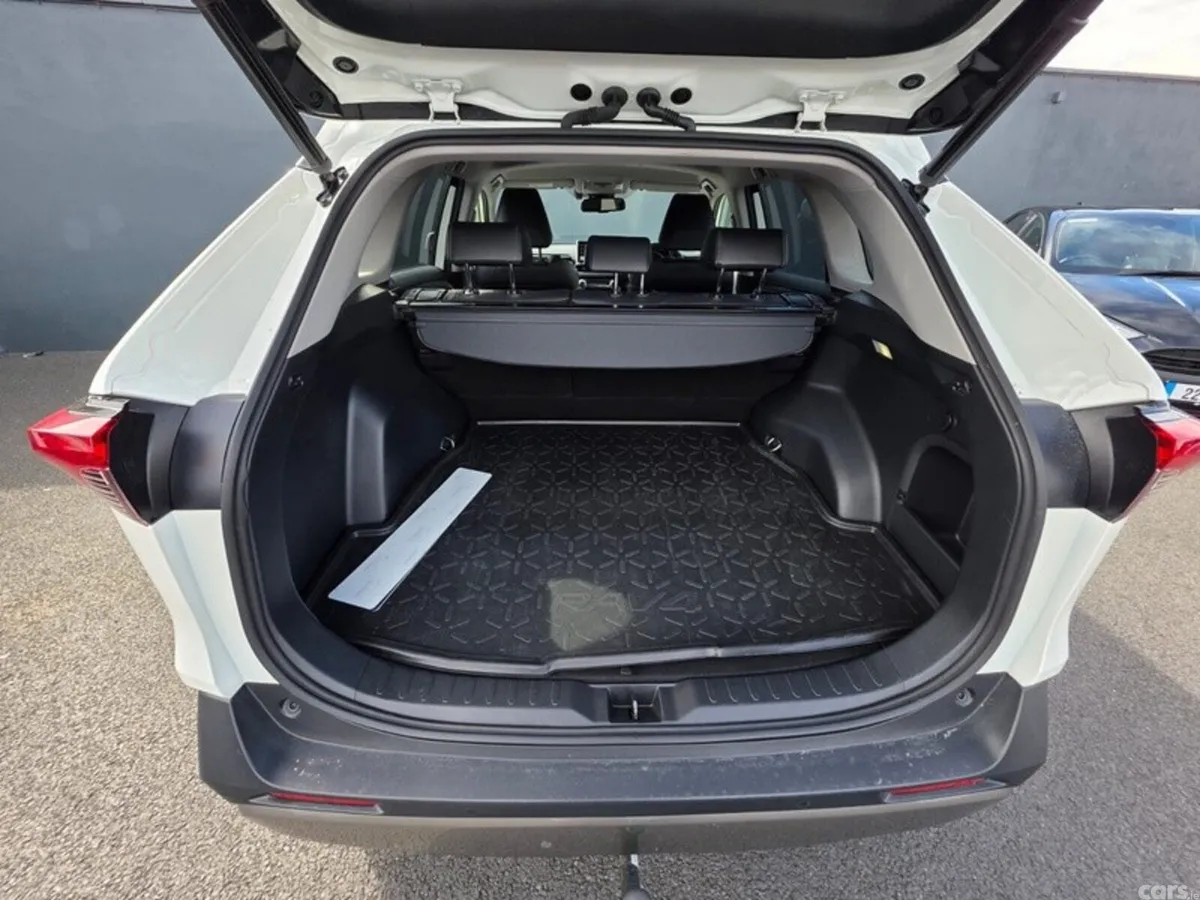 Toyota RAV4 SUV, Petrol Hybrid, 2022, White