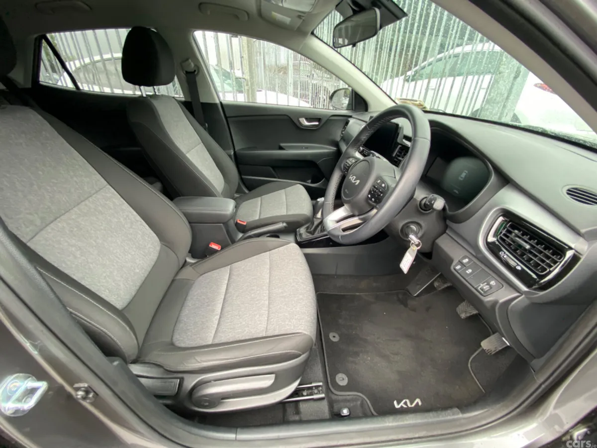 Kia Stonic Estate/Jeep, Petrol, 2025, Grey