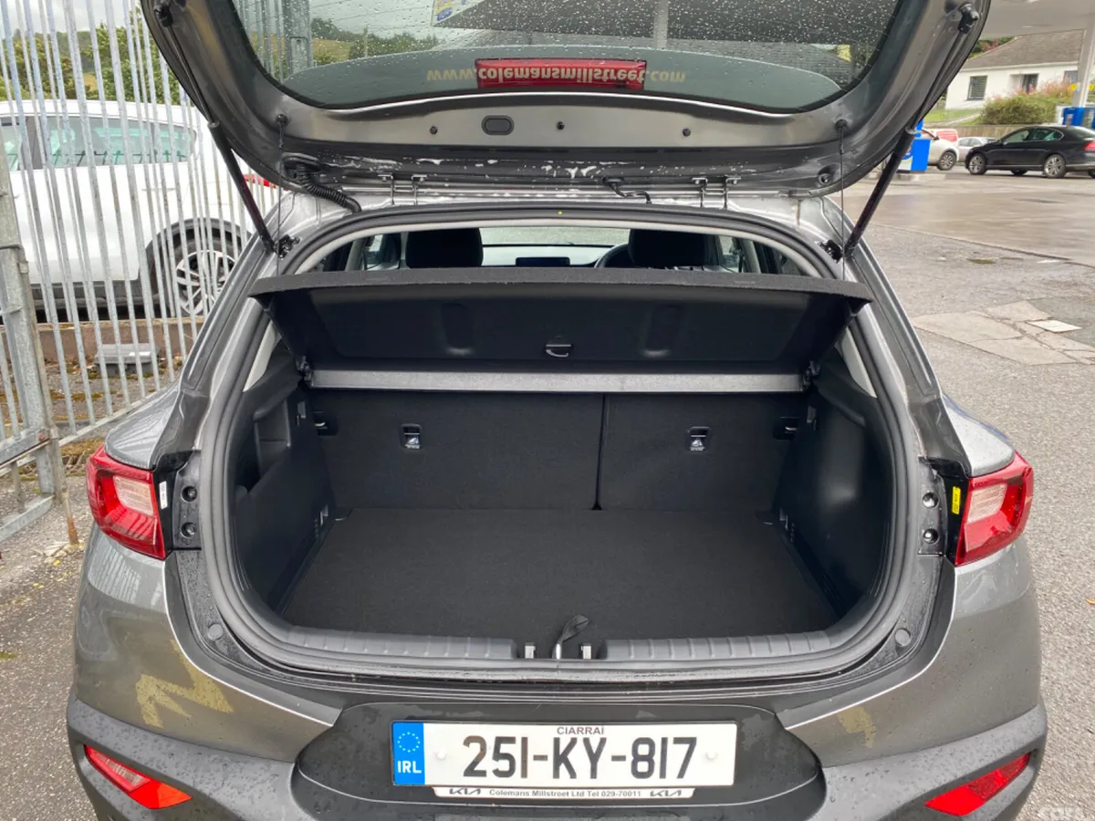Kia Stonic Estate/Jeep, Petrol, 2025, Grey