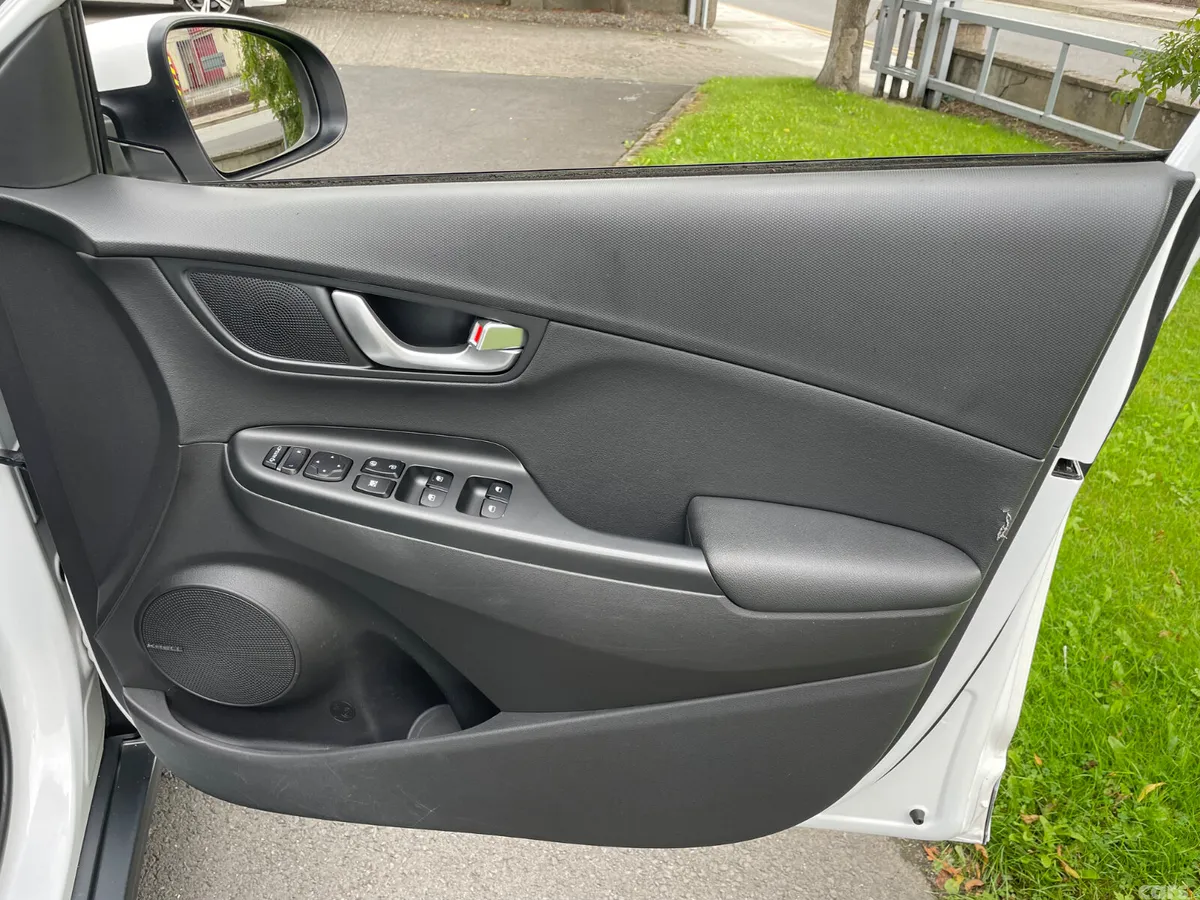 Hyundai KONA MPV, Electric, 2022, White