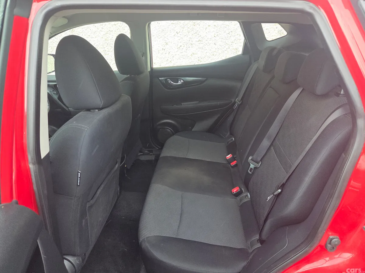 Nissan Qashqai Hatchback, Diesel, 2016, Red
