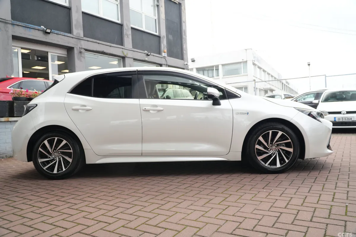 Toyota Corolla Hatchback, Petrol Hybrid, 2019, White
