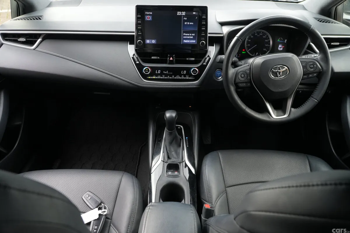 Toyota Corolla Hatchback, Petrol Hybrid, 2019, White