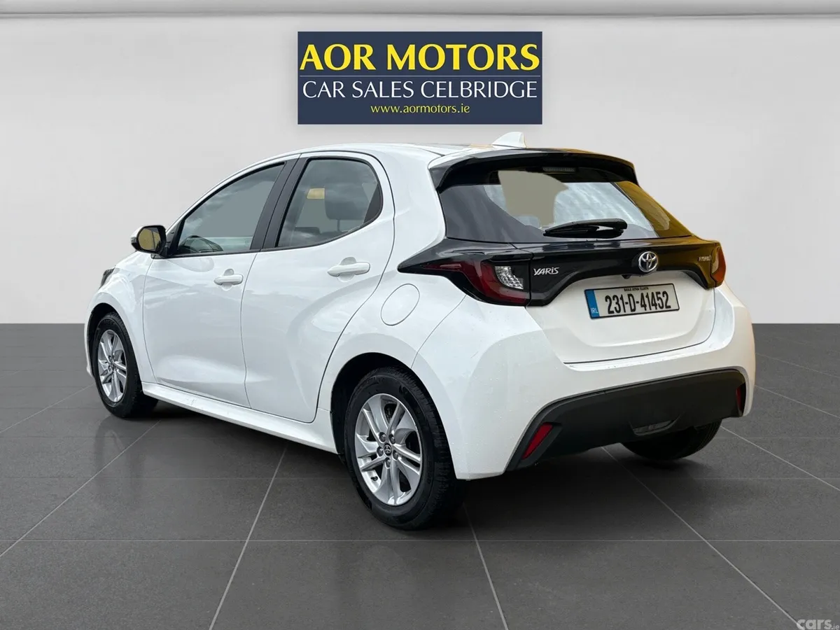 Toyota Yaris Hatchback, Petrol Hybrid, 2023, White
