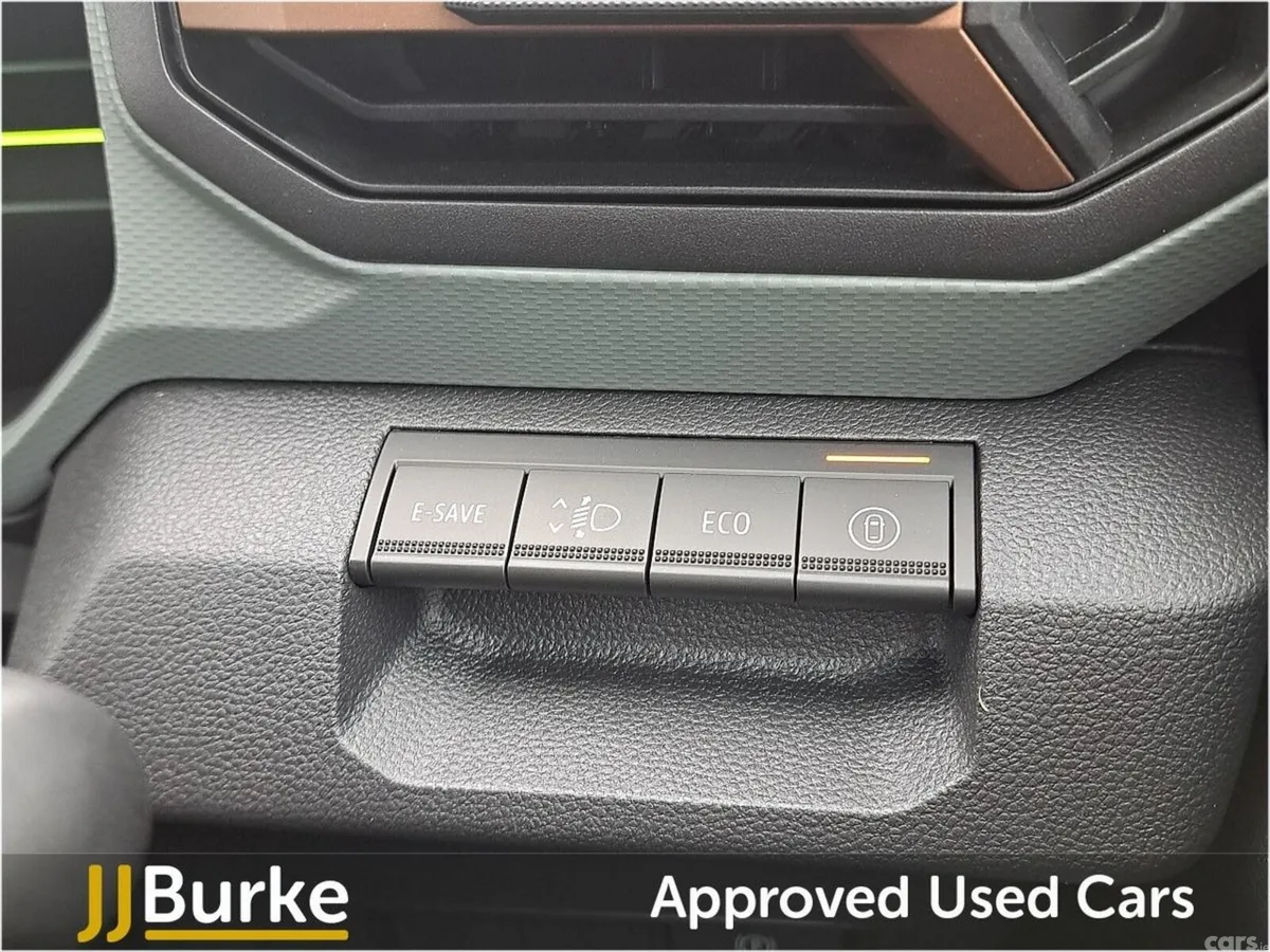 Dacia Duster SUV, Petrol Hybrid, 2026, White