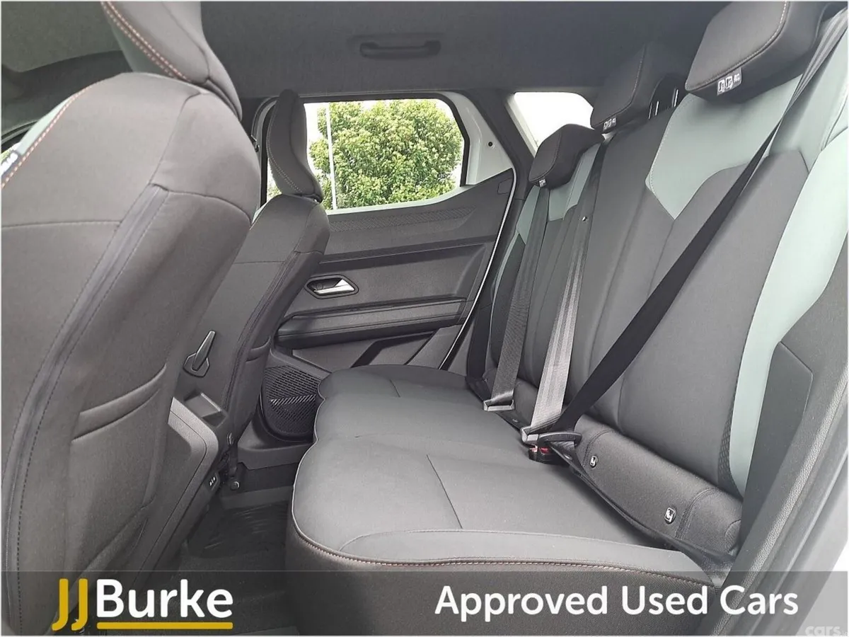 Dacia Duster SUV, Petrol Hybrid, 2026, White