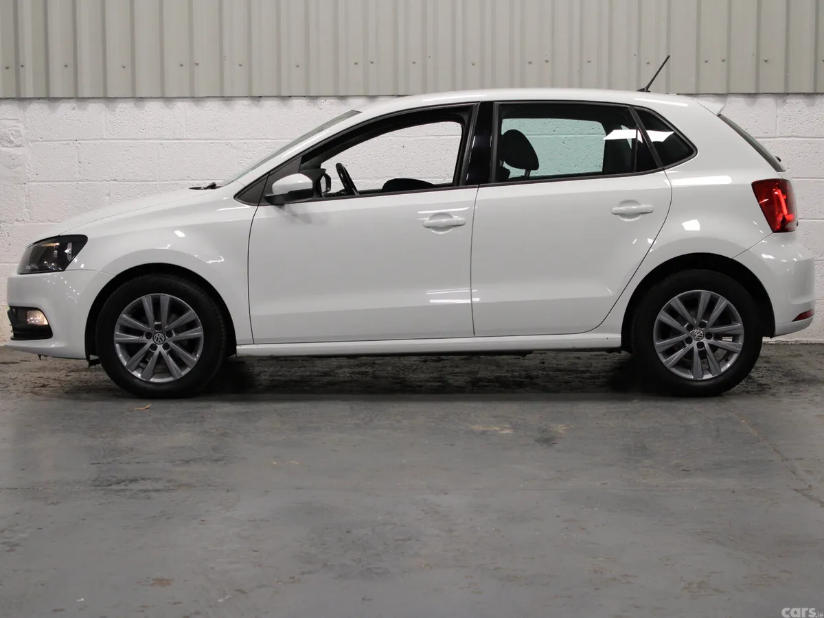 Volkswagen Polo Hatchback, Petrol, 2017, White