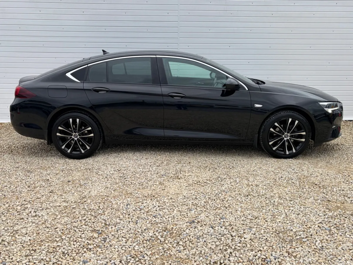 Opel Insignia Hatchback, Diesel, 2022, Black