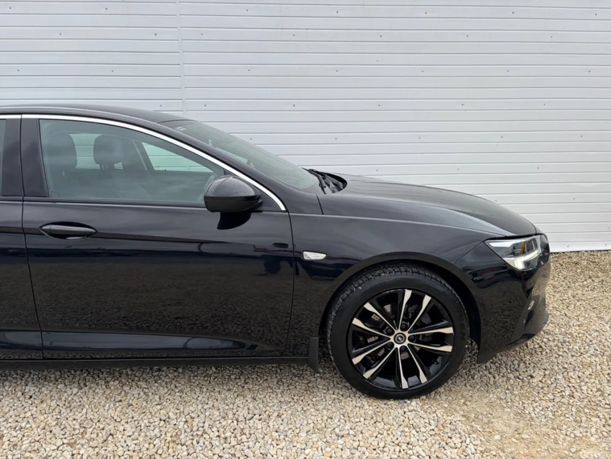 Opel Insignia Hatchback, Diesel, 2022, Black