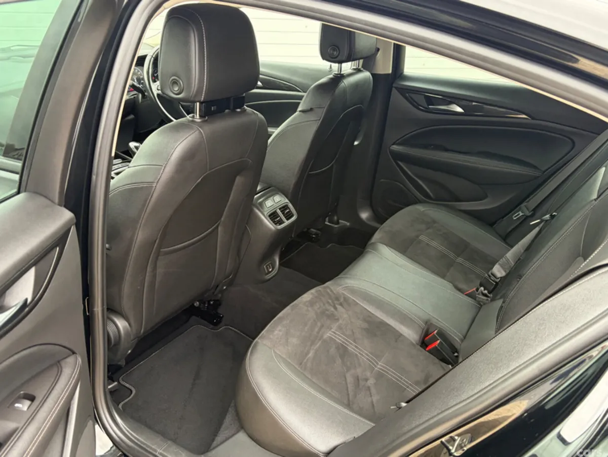 Opel Insignia Hatchback, Diesel, 2022, Black