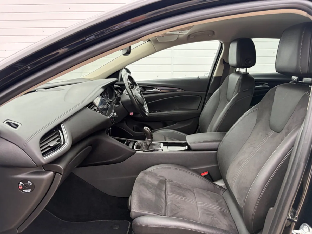 Opel Insignia Hatchback, Diesel, 2022, Black