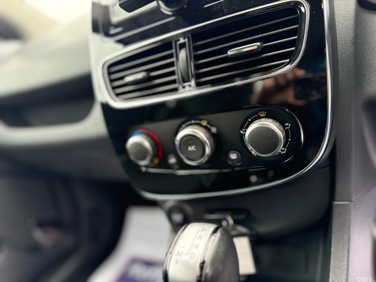 Renault Clio Hatchback, Petrol, 2019, Blue