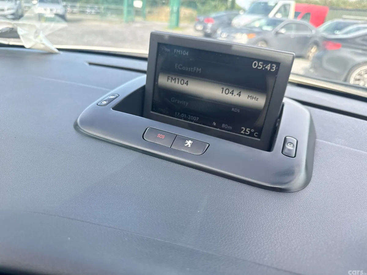 Peugeot 3008 MPV, Diesel Hybrid, 2012, White