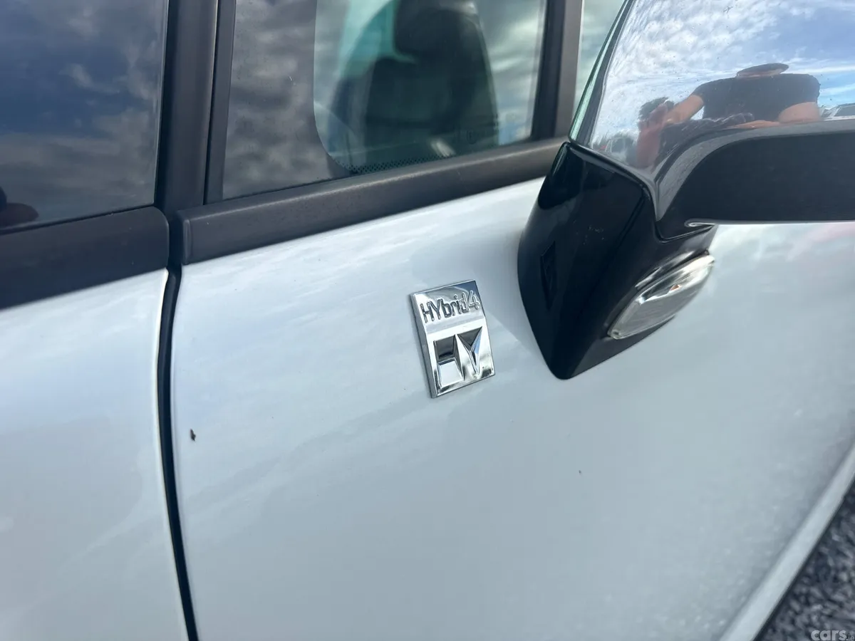 Peugeot 3008 MPV, Diesel Hybrid, 2012, White