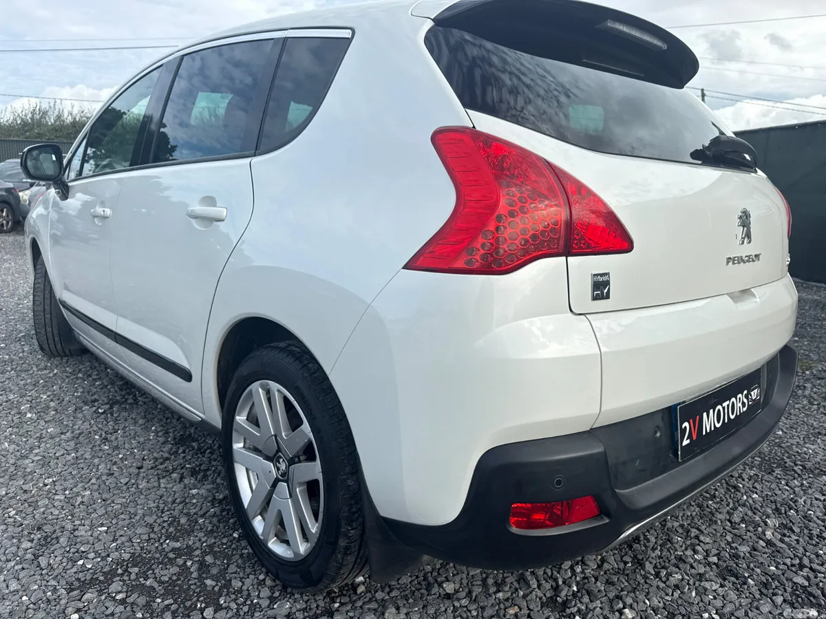Peugeot 3008 MPV, Diesel Hybrid, 2012, White