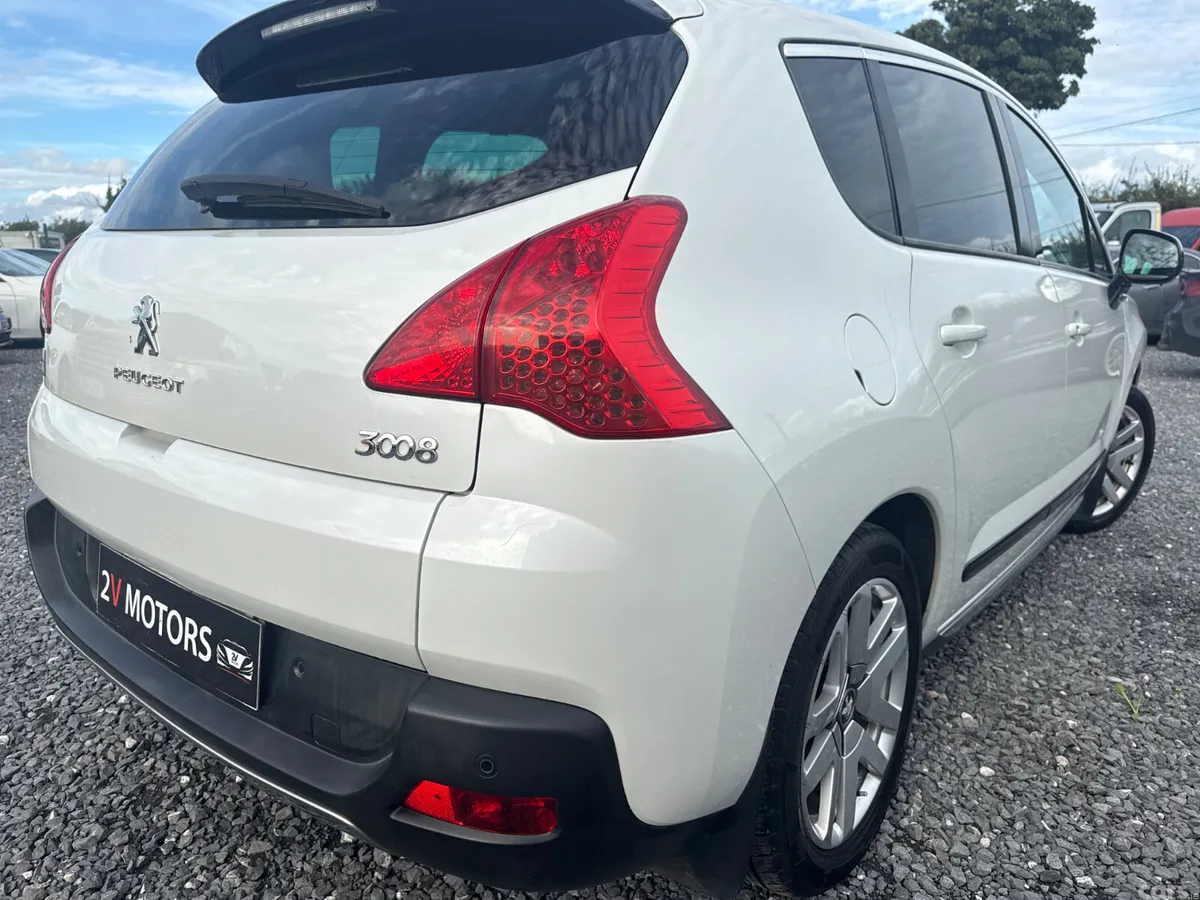 Peugeot 3008 MPV, Diesel Hybrid, 2012, White