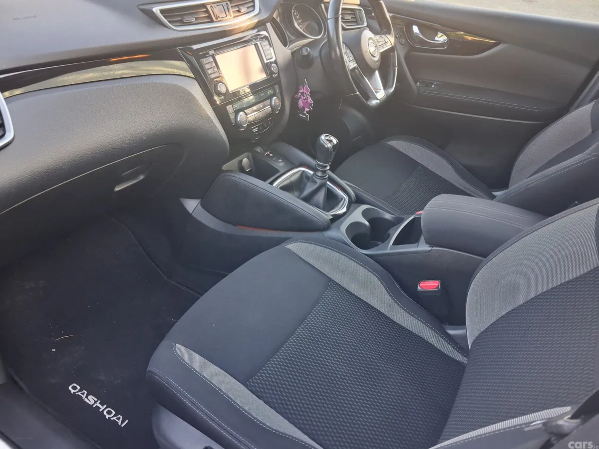 Nissan Qashqai SUV, Diesel, 2017, White