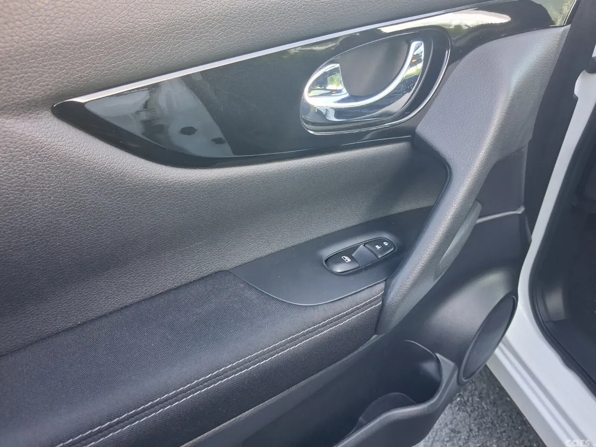 Nissan Qashqai SUV, Diesel, 2017, White