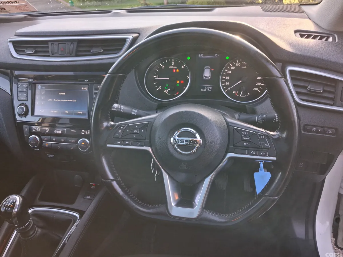 Nissan Qashqai SUV, Diesel, 2017, White