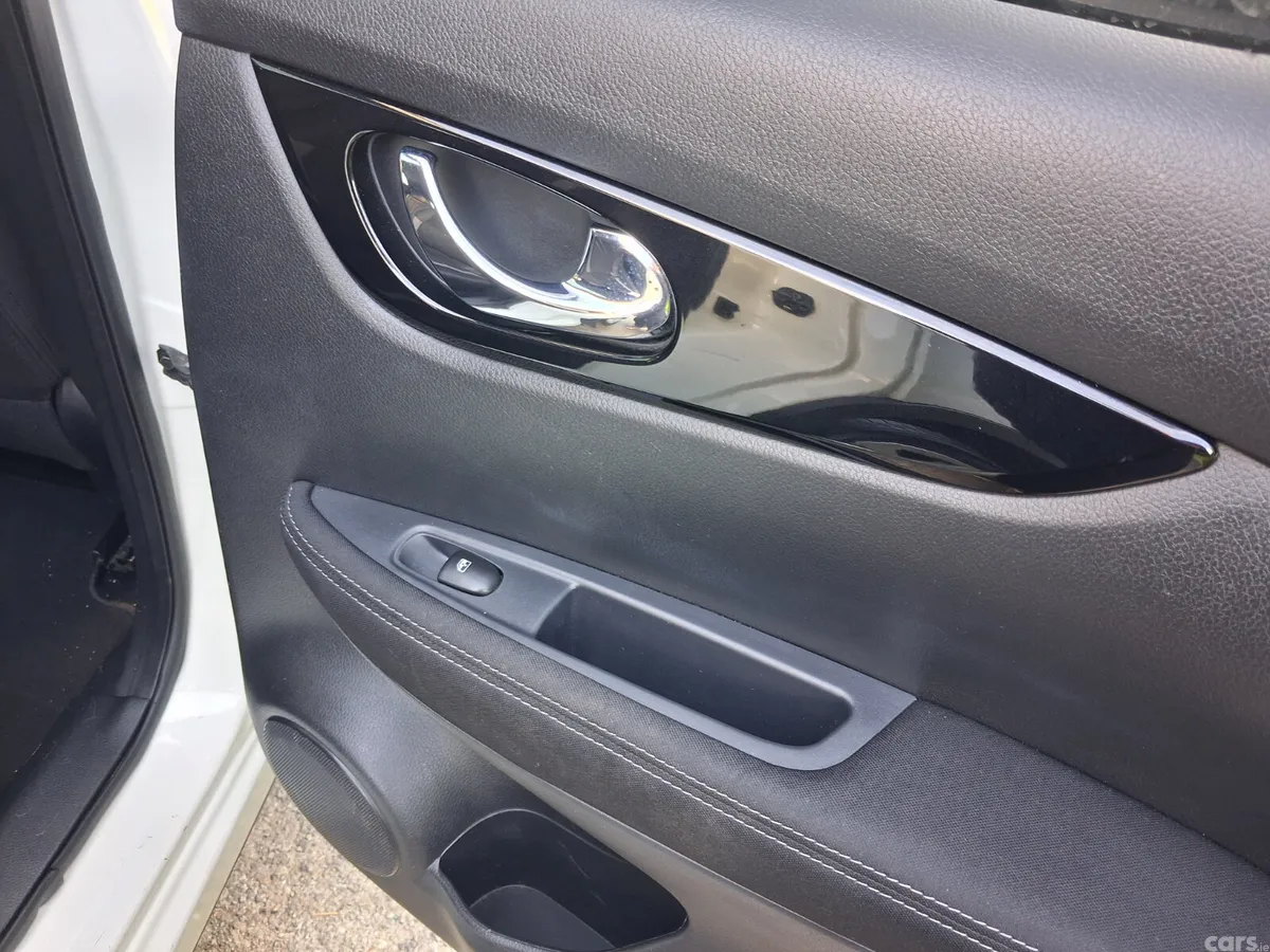 Nissan Qashqai SUV, Diesel, 2017, White