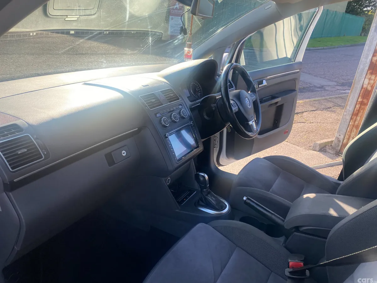 Volkswagen Touran MPV, Petrol, 2013, White