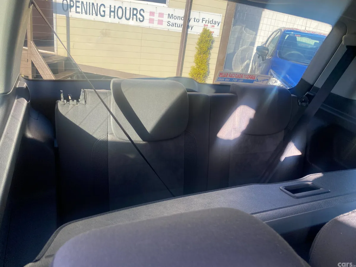 Volkswagen Touran MPV, Petrol, 2013, White