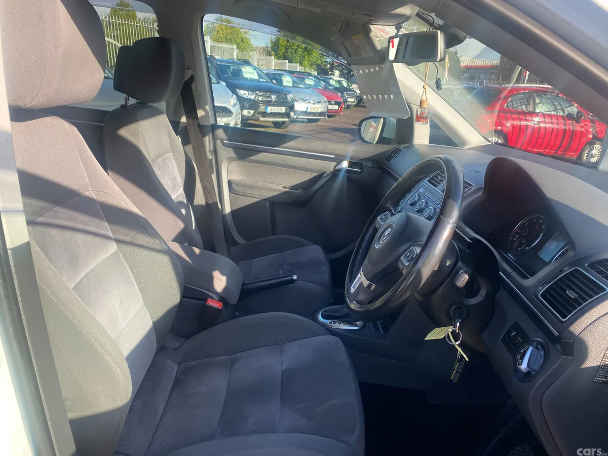 Volkswagen Touran MPV, Petrol, 2013, White
