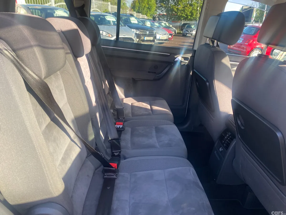 Volkswagen Touran MPV, Petrol, 2013, White