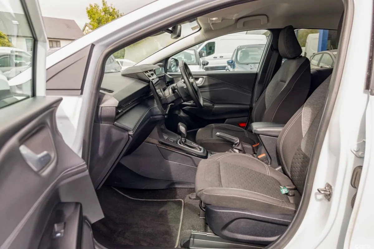 Ford Puma MPV, Petrol Hybrid, 2024, White