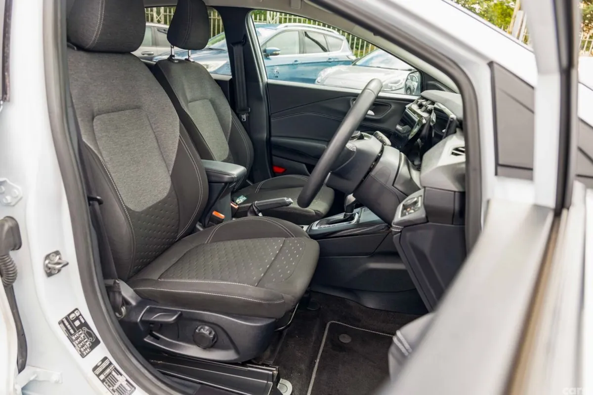 Ford Puma MPV, Petrol Hybrid, 2024, White
