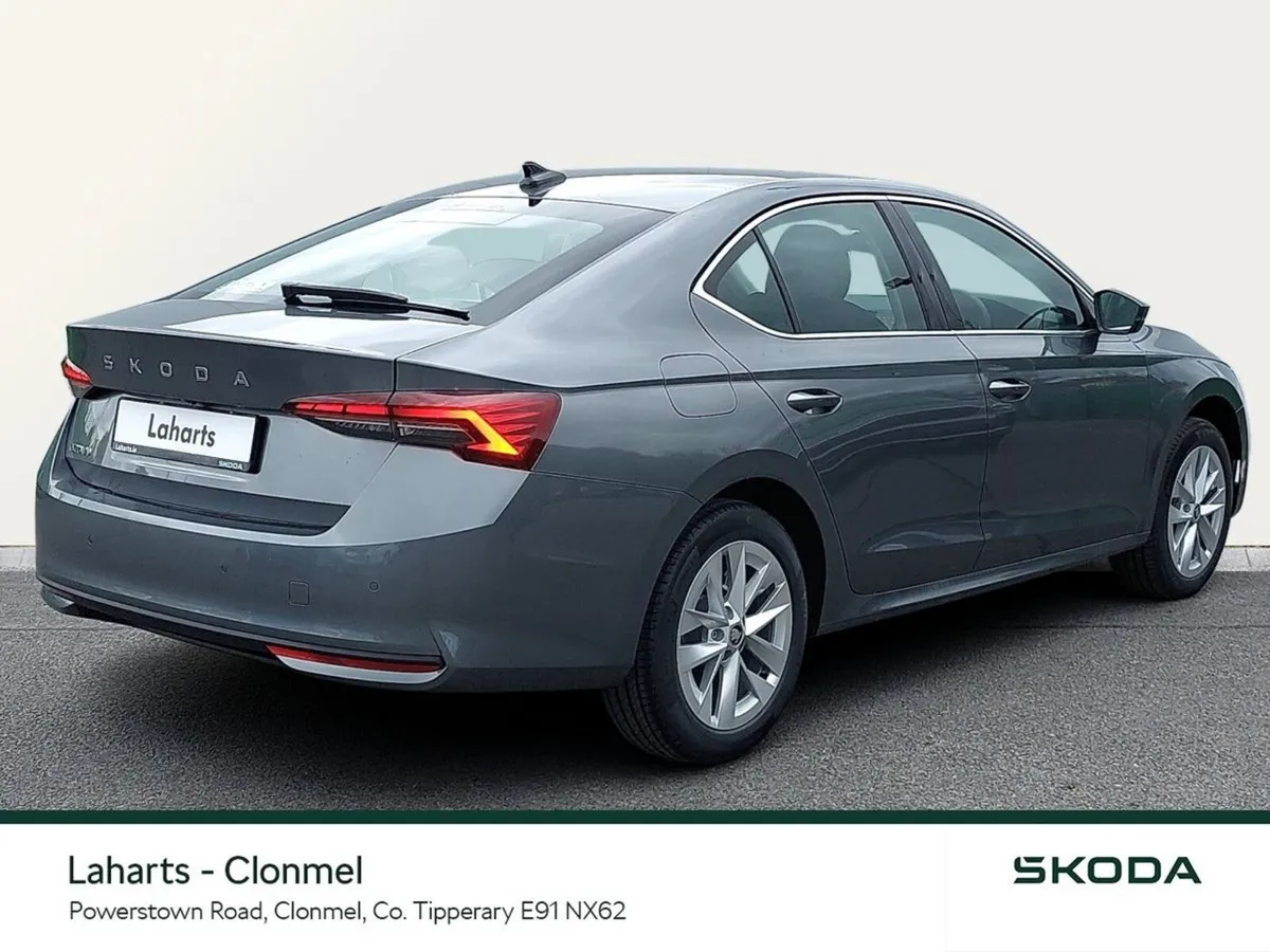 Skoda Octavia Saloon, Diesel, 2026, Grey