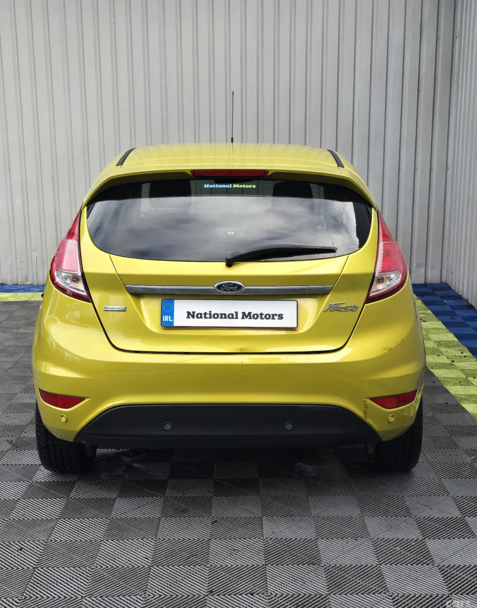 Ford Fiesta Hatchback, Petrol, 2014, Yellow